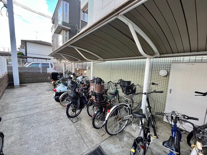 物件外観写真4　(駐輪場)