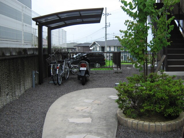 物件外観写真2　(駐輪場)