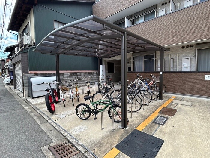 物件外観写真3　(駐輪場)