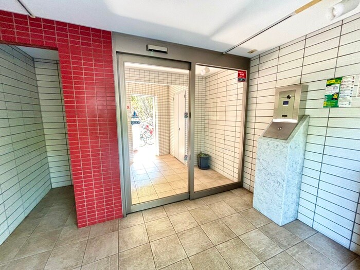 物件外観写真5　(エントランス部分)