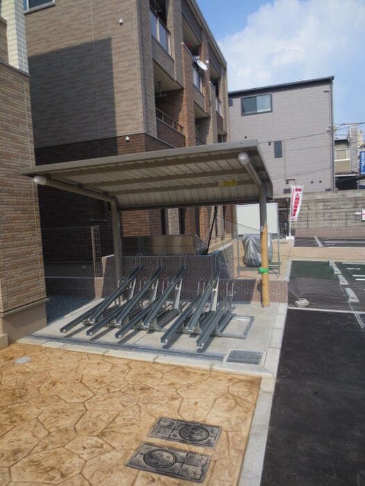物件外観写真3　(駐輪場)