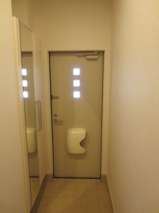 物件内観写真18　(玄関)