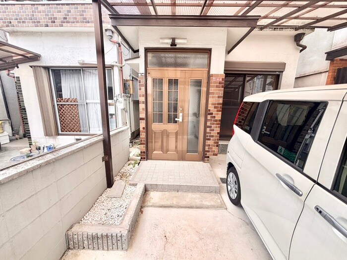 物件外観写真4　(エントランス部分)