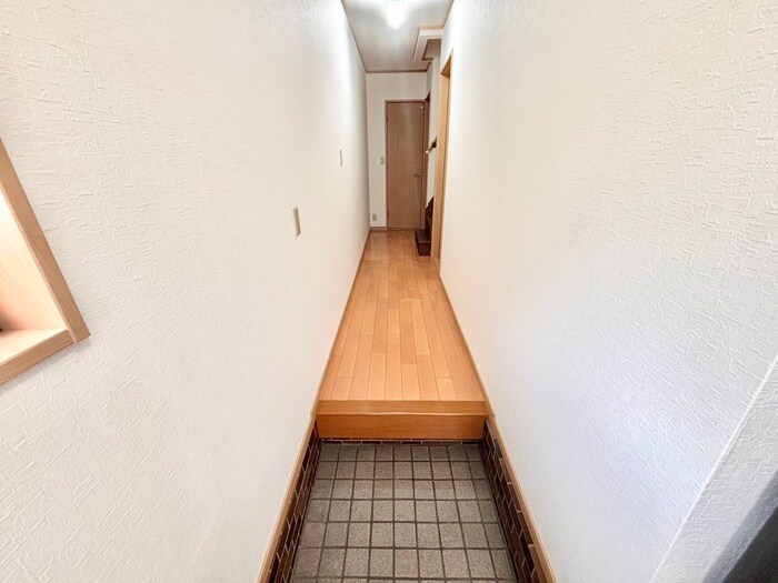 物件内観写真17　(玄関)