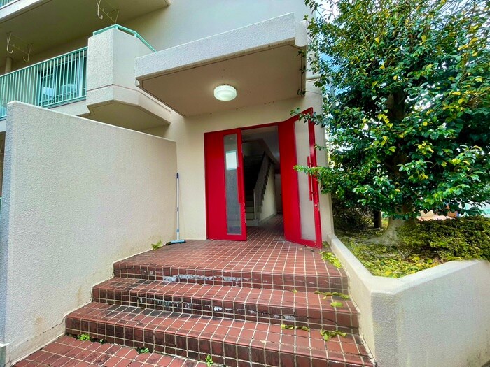 物件外観写真3　(エントランス部分)