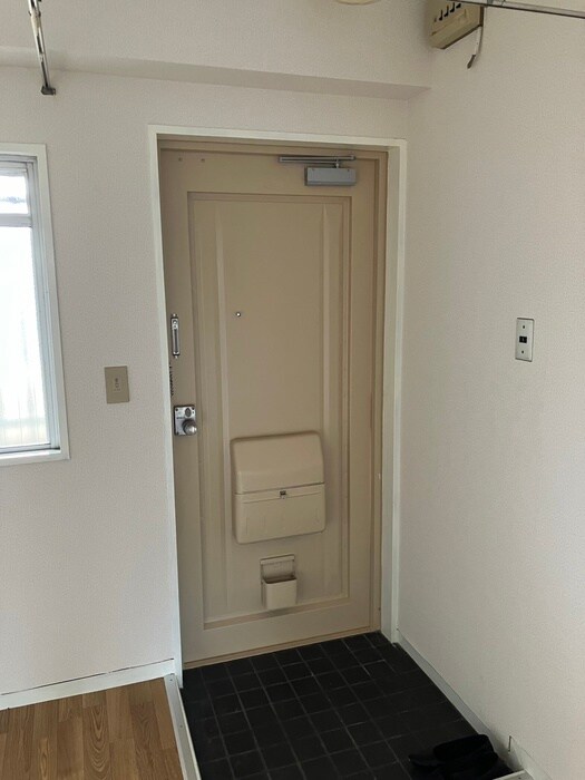 物件内観写真13　(玄関)