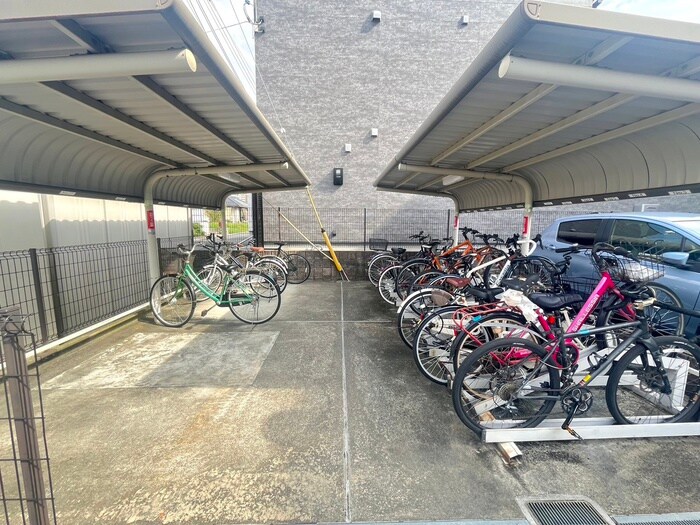 物件外観写真3　(駐輪場)