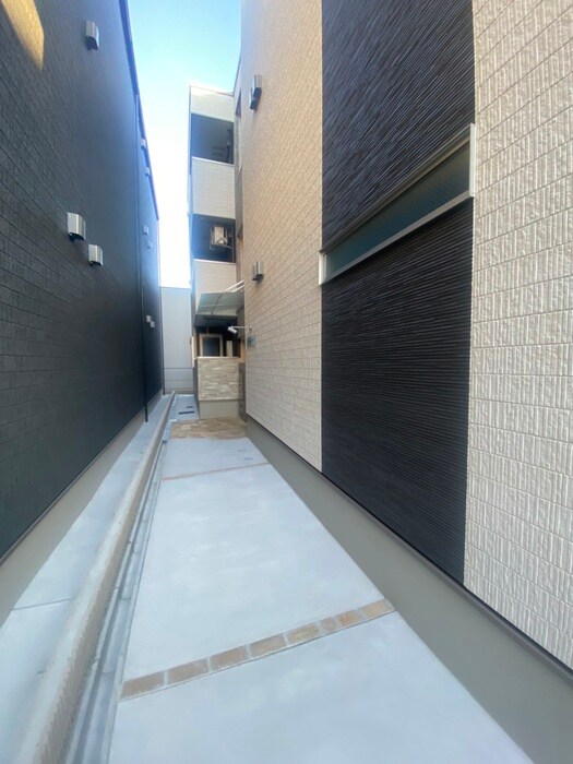 物件外観写真4　(エントランス部分)