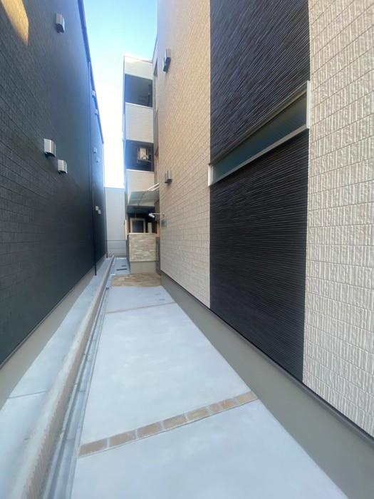 物件外観写真4　(エントランス部分)