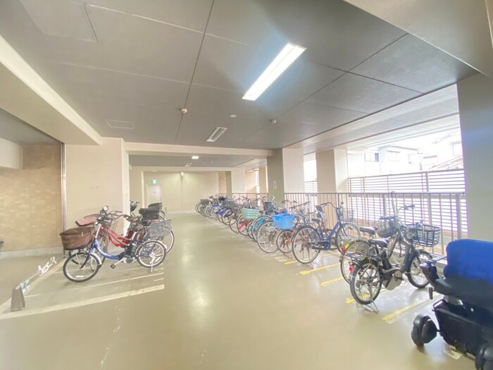 物件外観写真4　(駐輪場)