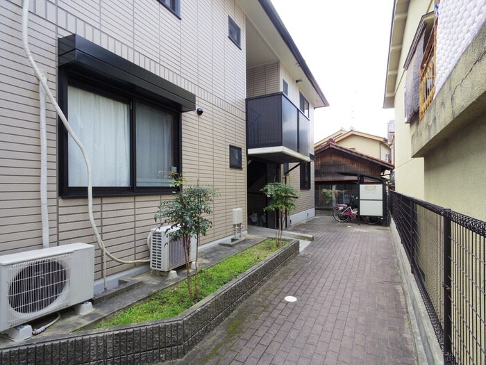 物件外観写真3　(エントランス部分)