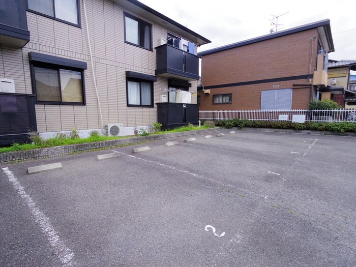 物件外観写真5　(駐車場)