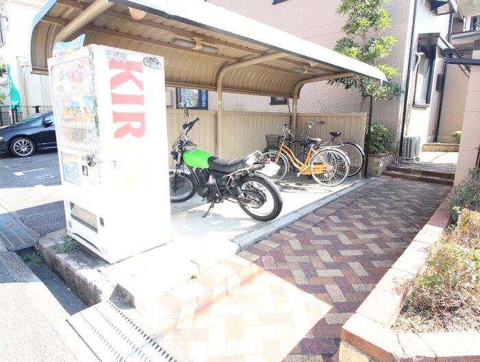 物件外観写真3　(駐輪場)