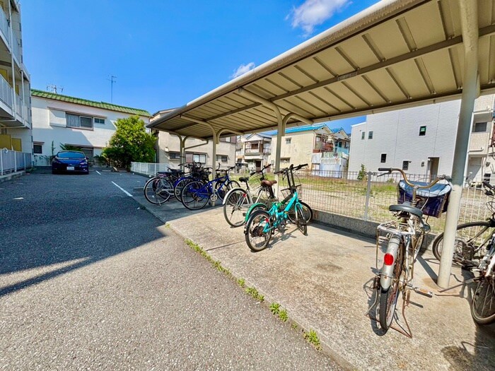 物件外観写真4　(駐輪場)