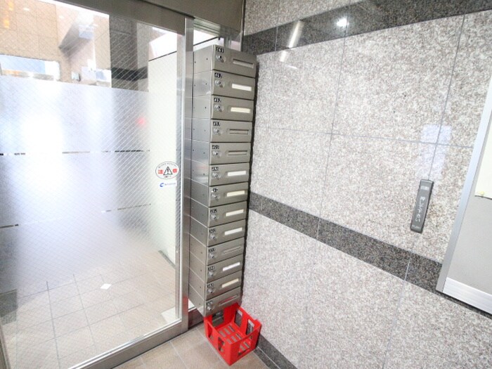 物件外観写真5　(エントランス部分)