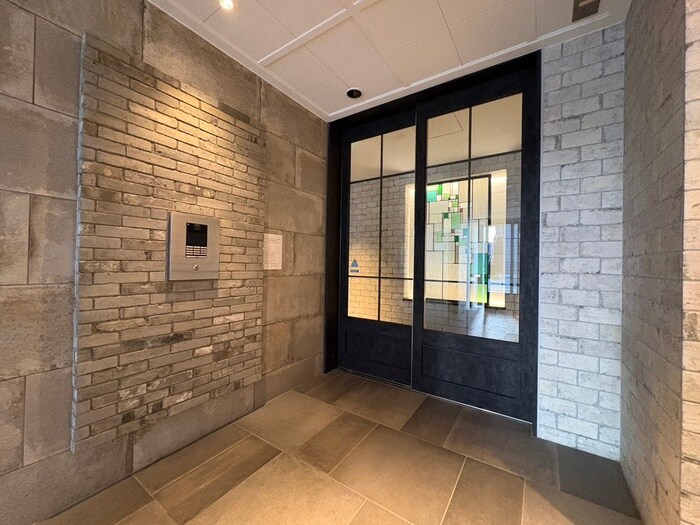 物件外観写真5　(エントランス部分)