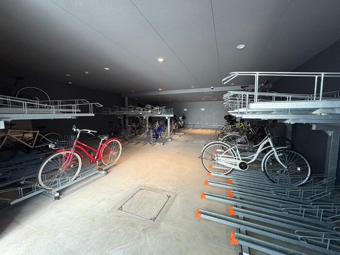 物件外観写真6　(駐輪場)