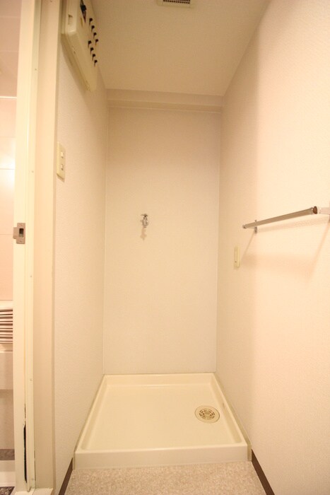 物件内観写真12　(洗濯機置場)