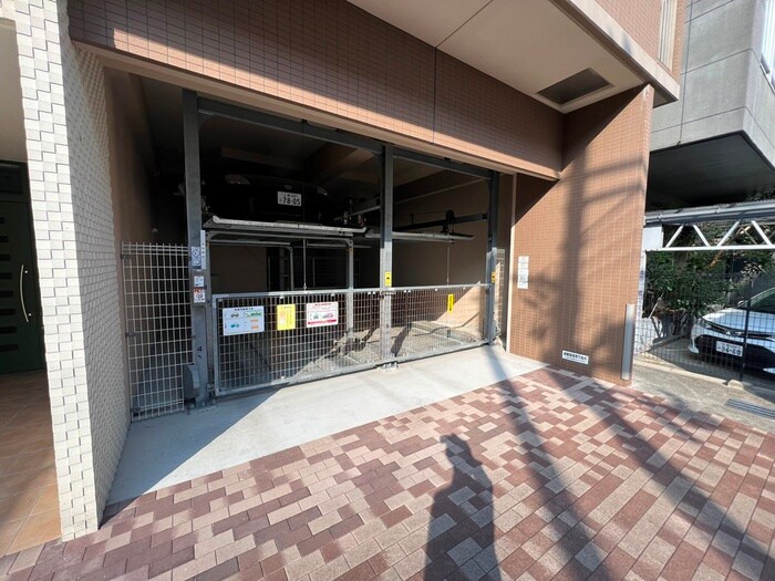 物件外観写真4　(駐車場)