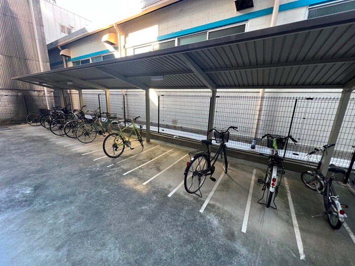 物件外観写真6　(駐輪場)
