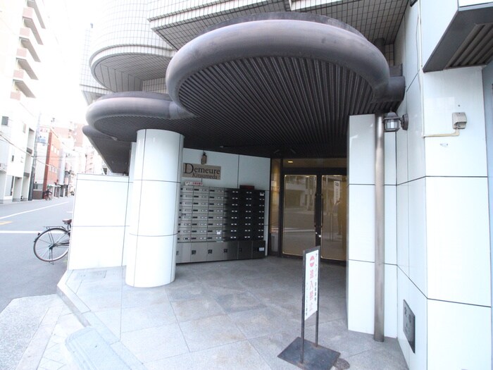 物件外観写真2　(エントランス部分)