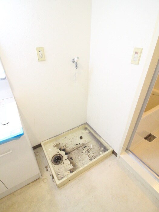 物件内観写真10　(洗濯機置場)