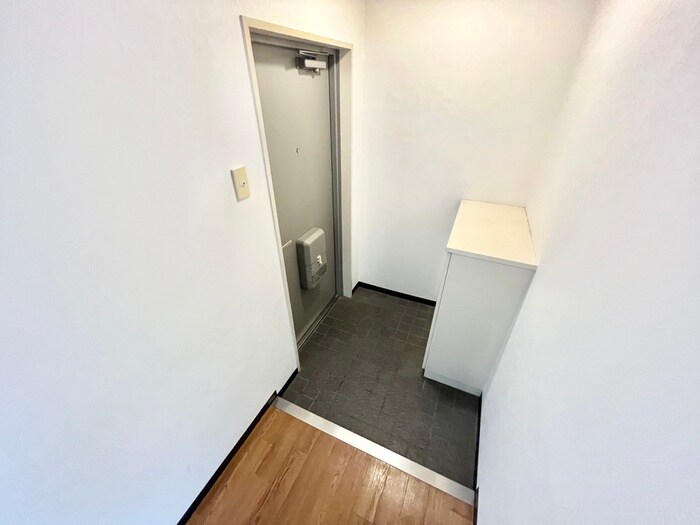 物件内観写真11　(玄関)