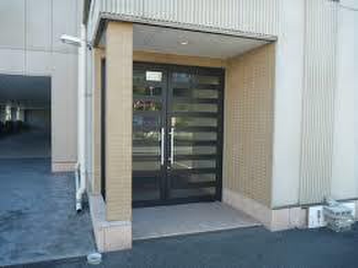 物件外観写真3　(エントランス部分)