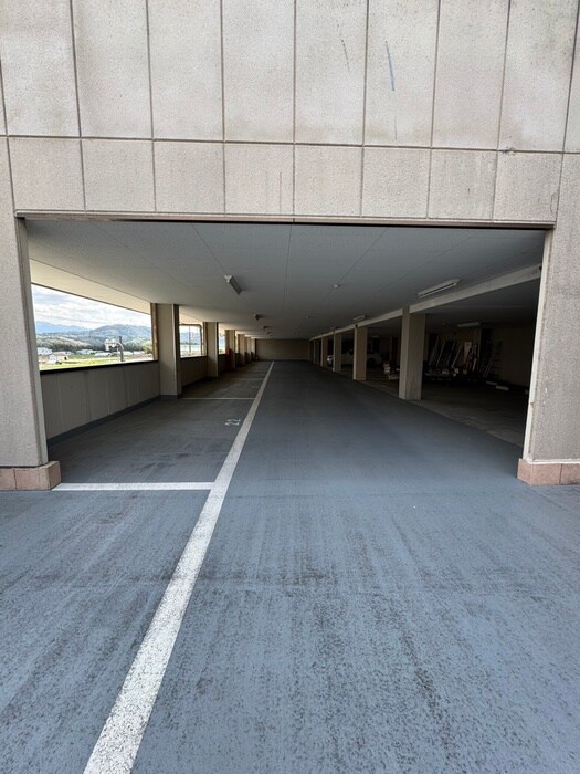 物件外観写真4　(駐車場)