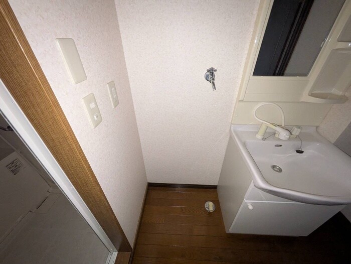 物件内観写真14　(洗濯機置場)