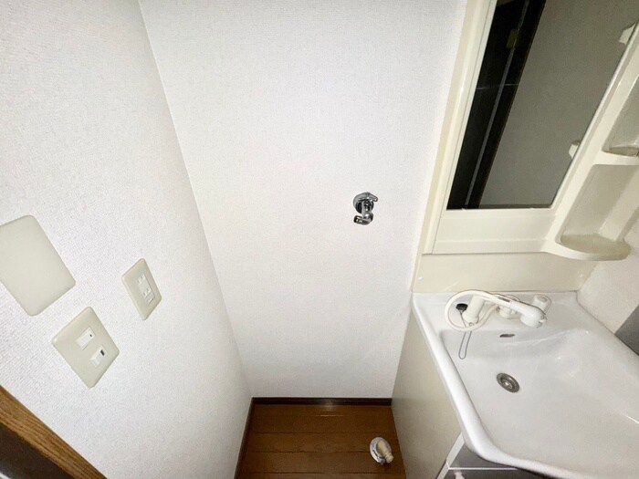 物件内観写真16　(洗濯機置場)