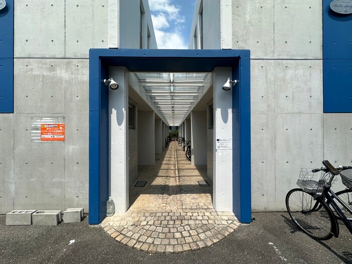 物件外観写真3　(エントランス部分)