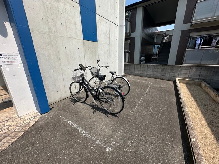 物件外観写真5　(駐輪場)
