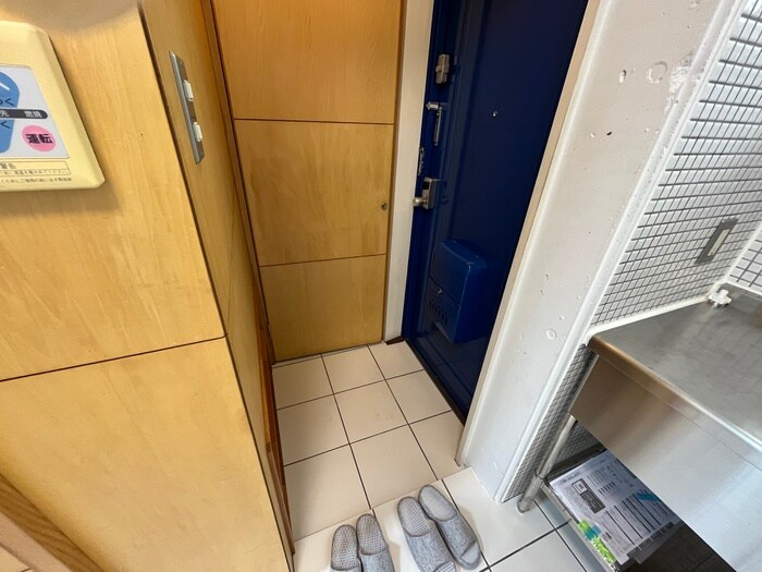 物件内観写真18　(玄関)