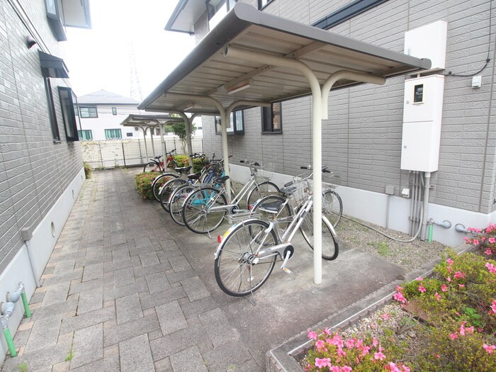 物件外観写真2　(駐輪場)