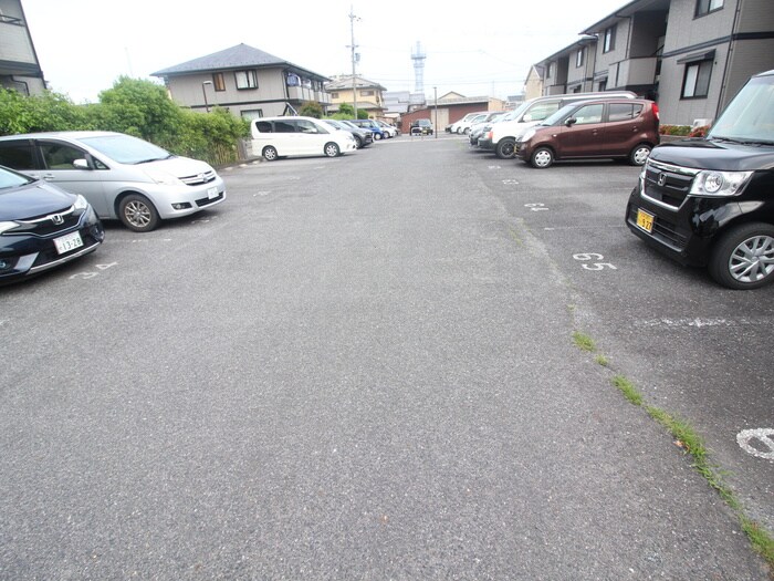 物件外観写真6　(駐車場)
