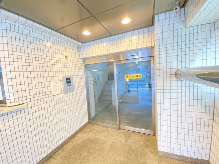 物件外観写真2　(エントランス部分)