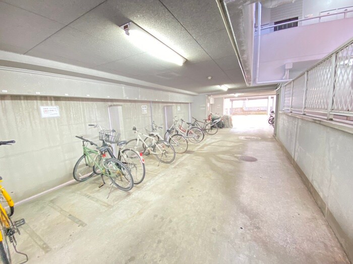 物件外観写真4　(駐輪場)