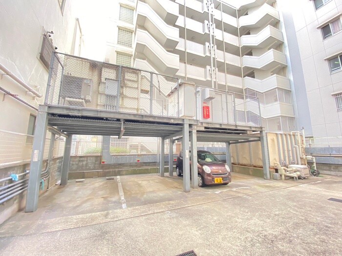 物件外観写真5　(駐車場)