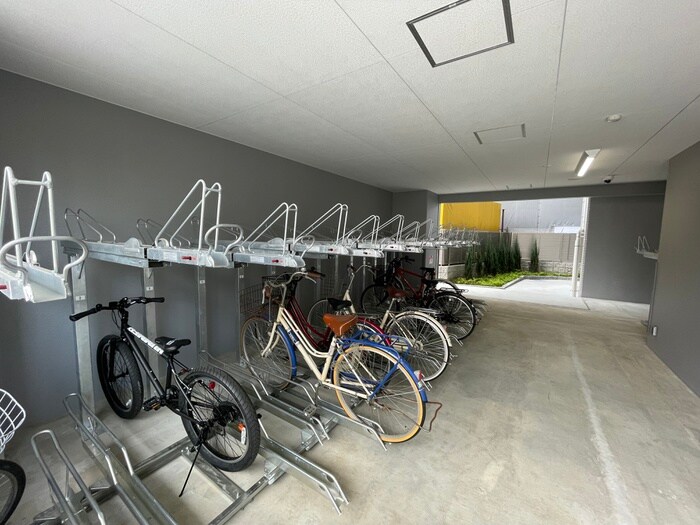 物件外観写真3　(駐輪場)