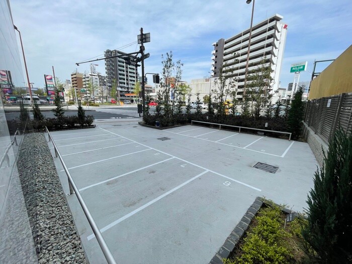 物件外観写真4　(バイク置き場)