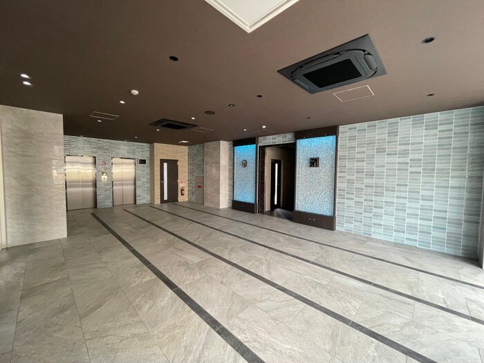 物件外観写真6　(エントランス部分)