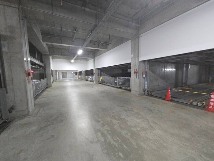 物件外観写真3　(駐車場)