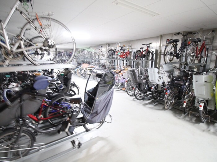 物件外観写真4　(駐輪場)