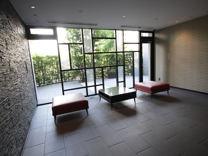 物件外観写真5　(エントランス部分)