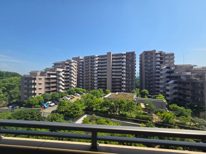 物件内観写真17　(室内からの展望)