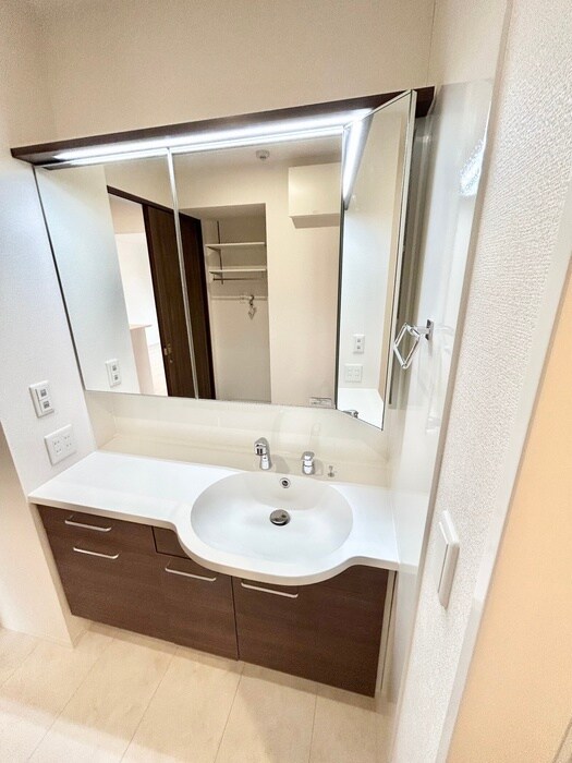 物件内観写真9　(洗面)