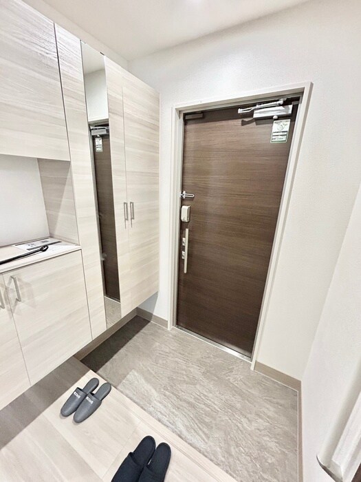 物件内観写真13　(玄関)