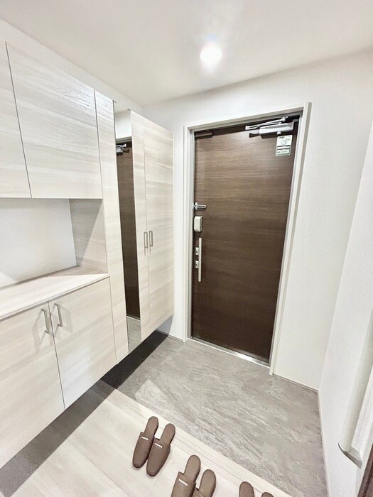 物件内観写真13　(玄関)