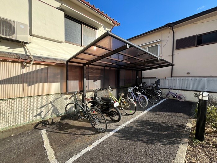 物件外観写真3　(駐輪場)